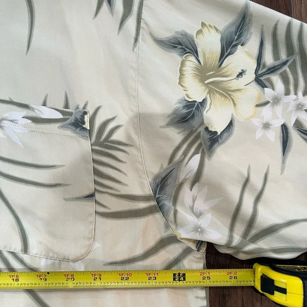 Tommy Bahama Men's XL Silk Hawaiian Shirt Floral Hibiscus Palm Leaf Camp Cream‎